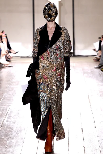 Look 19